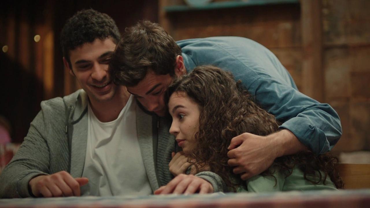 Hermanos / 01.10.2025, 02:30